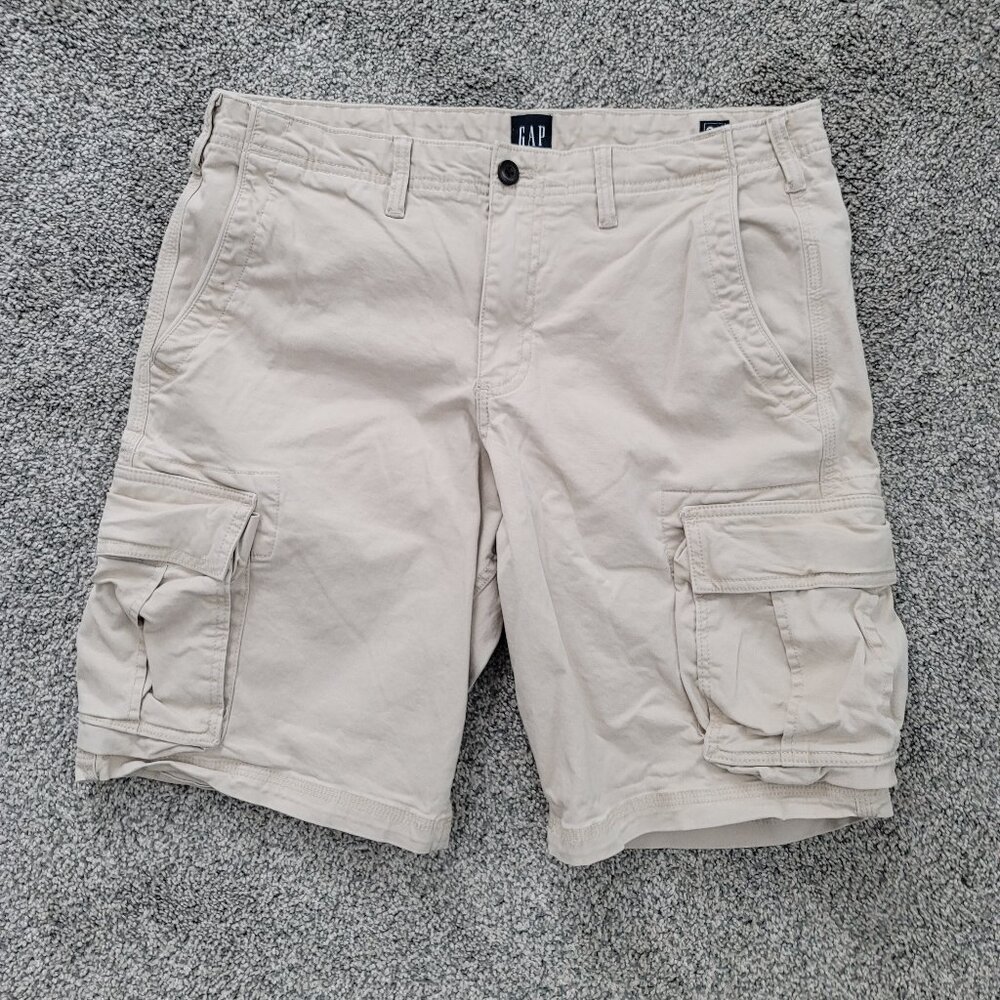 Men's Gap Khaki Shorts 34 Waist - Summer 2023